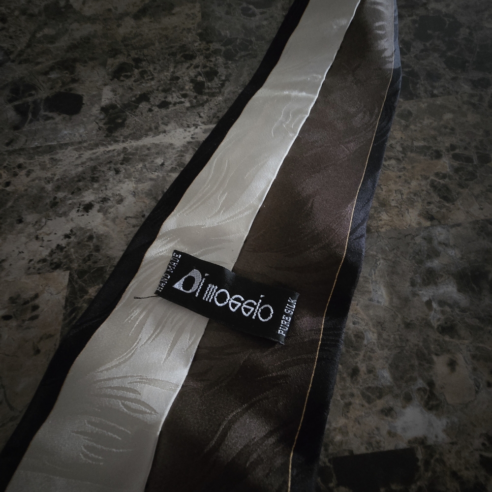 Elegant Paisley Necktie in Black and Cream - Picture 2 of 3